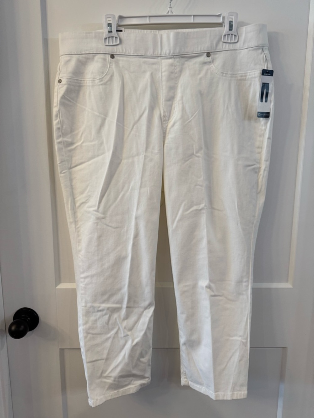 New Directions Women’s Pull on White Denim Capris